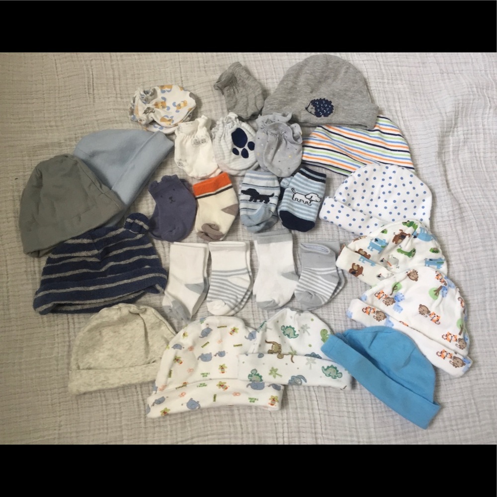 25pc lot socks mittens & beanies! Baby boy or girl